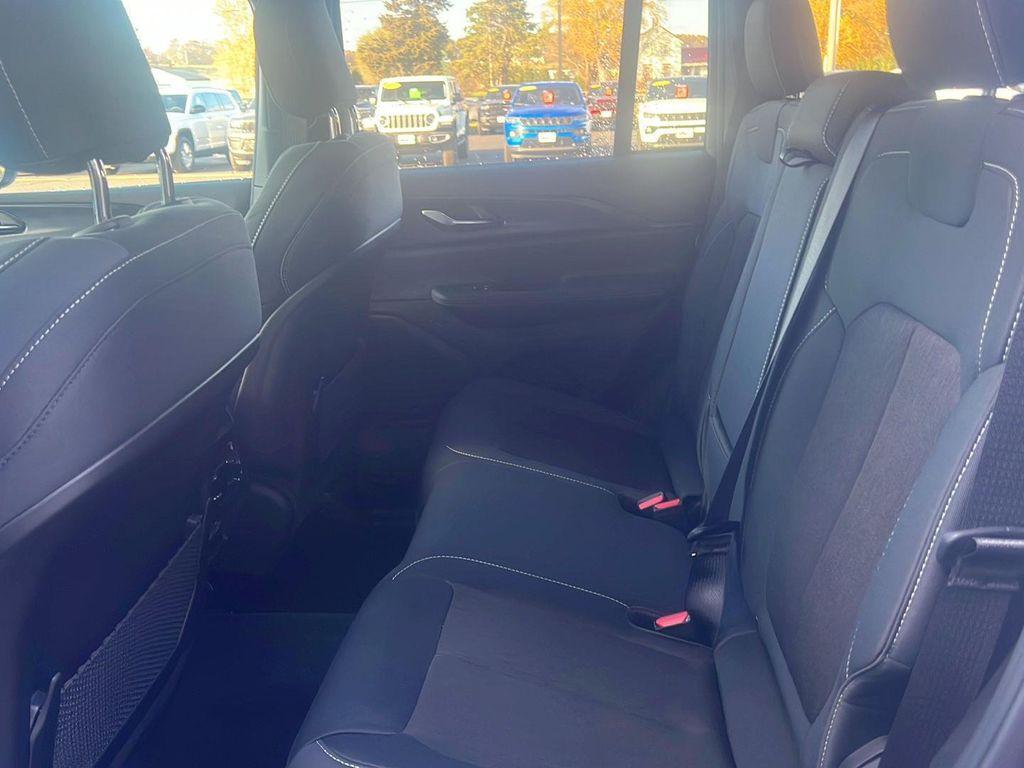 new 2025 Jeep Grand Cherokee car, priced at $43,405