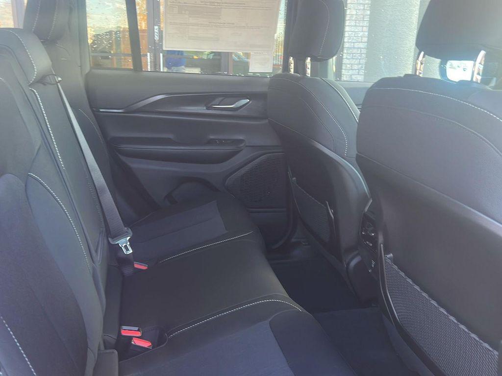 new 2025 Jeep Grand Cherokee car, priced at $43,405