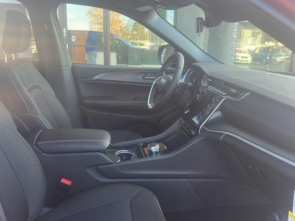 new 2025 Jeep Grand Cherokee car, priced at $43,405