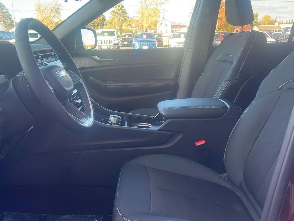 new 2025 Jeep Grand Cherokee car, priced at $43,405