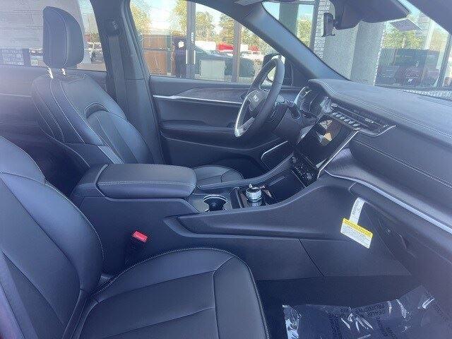 new 2025 Jeep Grand Cherokee car, priced at $51,498