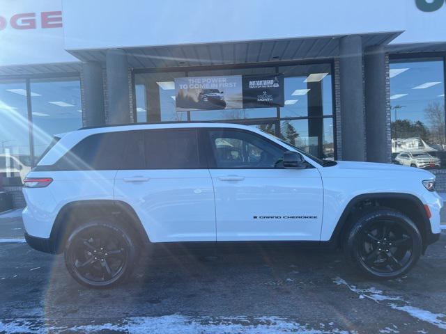 used 2022 Jeep Grand Cherokee car, priced at $31,995