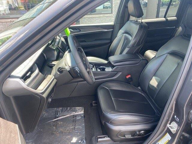 used 2024 Jeep Grand Cherokee car, priced at $37,995