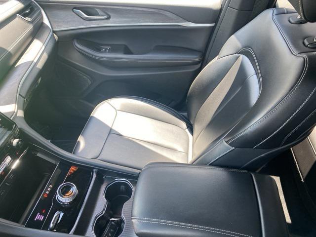 used 2024 Jeep Grand Cherokee car, priced at $39,995
