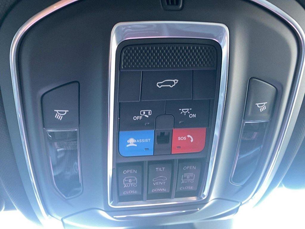 new 2025 Jeep Grand Cherokee car, priced at $50,025