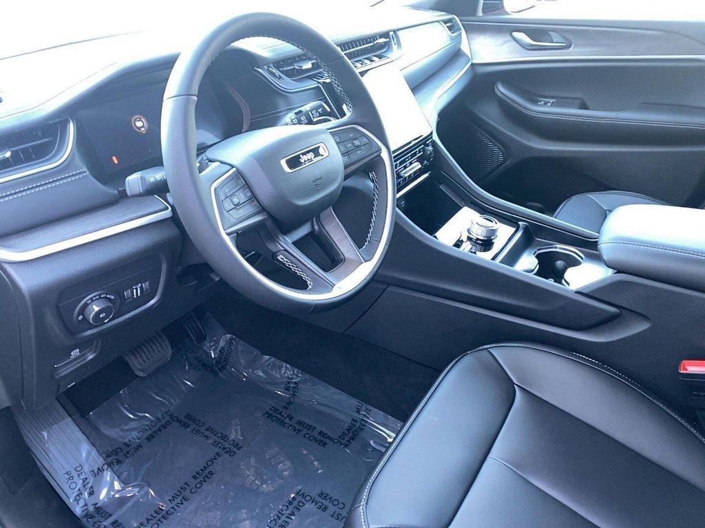 new 2025 Jeep Grand Cherokee car, priced at $50,025