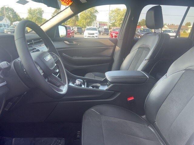 new 2025 Jeep Grand Cherokee car, priced at $46,028