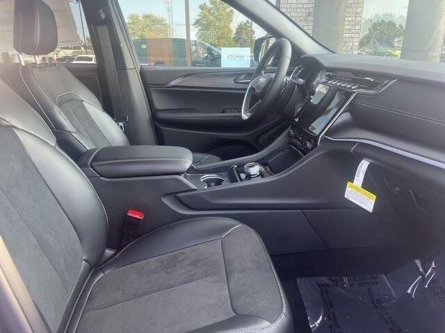 new 2025 Jeep Grand Cherokee car, priced at $46,028