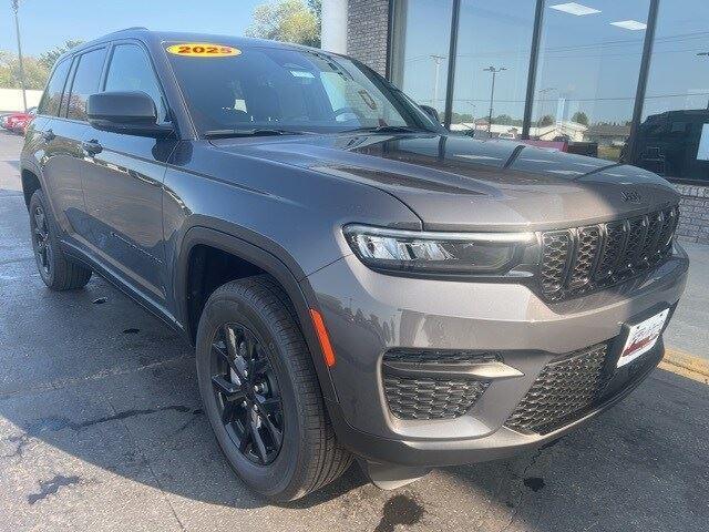 new 2025 Jeep Grand Cherokee car, priced at $46,028