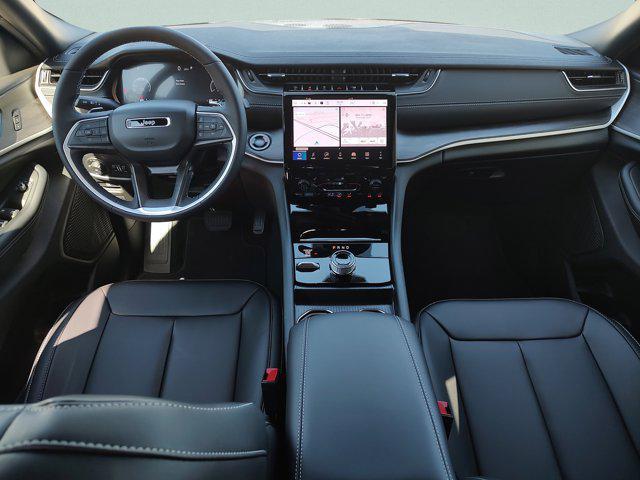 new 2025 Jeep Grand Cherokee car, priced at $40,275