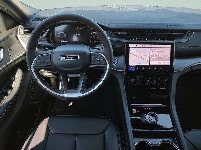 new 2025 Jeep Grand Cherokee car, priced at $40,275