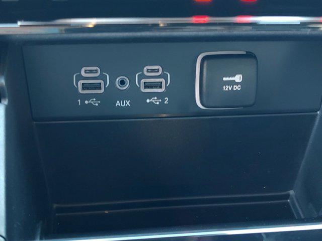 new 2025 Jeep Grand Cherokee car, priced at $40,275