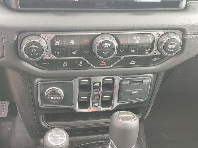 new 2025 Jeep Gladiator car, priced at $44,678