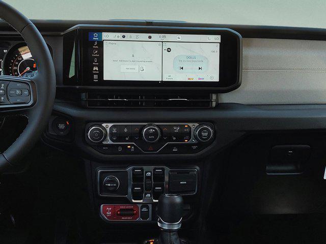 new 2025 Jeep Wrangler car, priced at $46,275