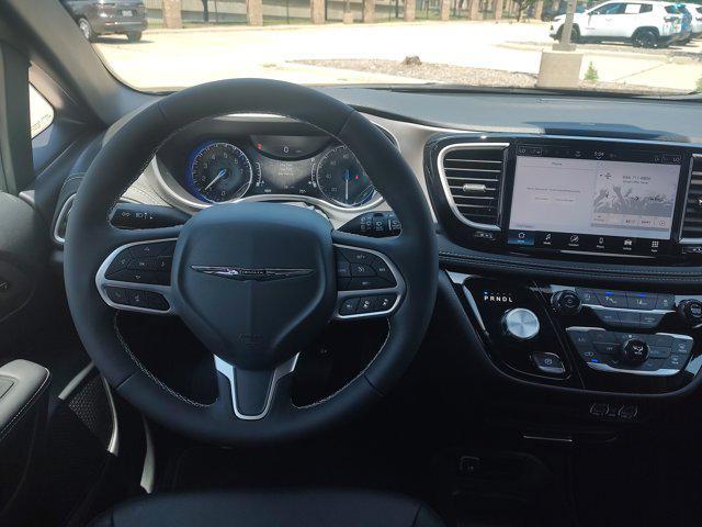 new 2025 Chrysler Pacifica car, priced at $41,308