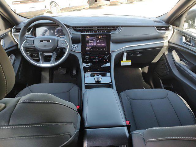 new 2025 Jeep Grand Cherokee car, priced at $37,588