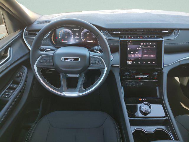 new 2025 Jeep Grand Cherokee car, priced at $32,300