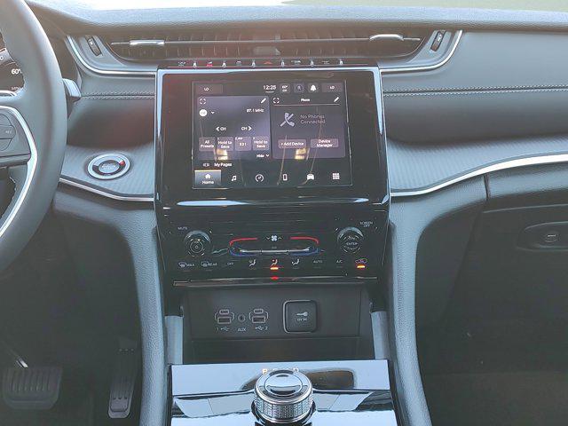 new 2025 Jeep Grand Cherokee car, priced at $32,300