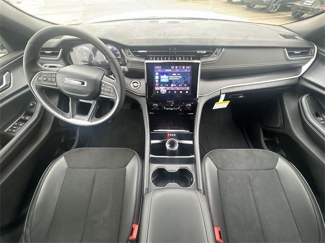 new 2025 Jeep Grand Cherokee car, priced at $45,476