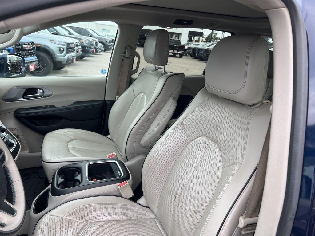 used 2018 Chrysler Pacifica Hybrid car, priced at $13,750