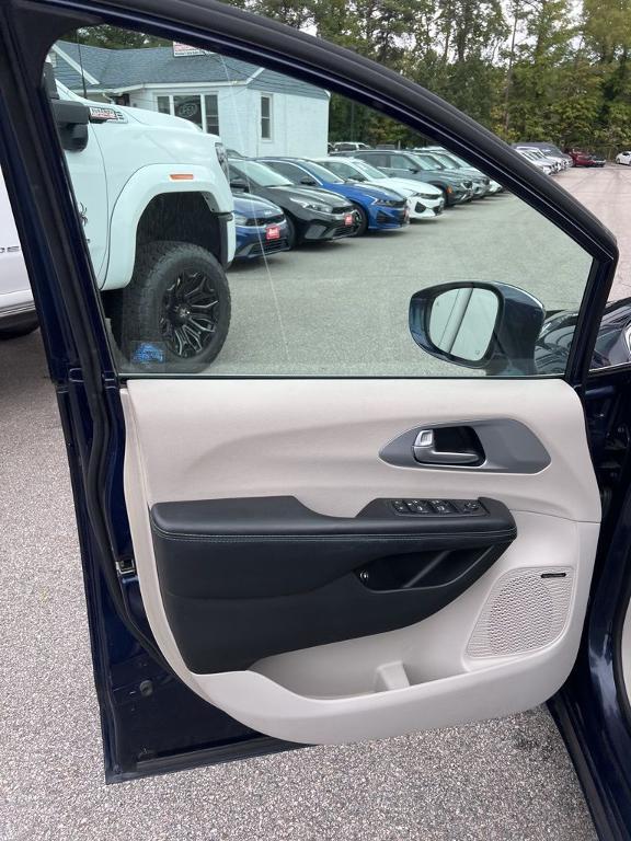 used 2018 Chrysler Pacifica Hybrid car, priced at $13,750