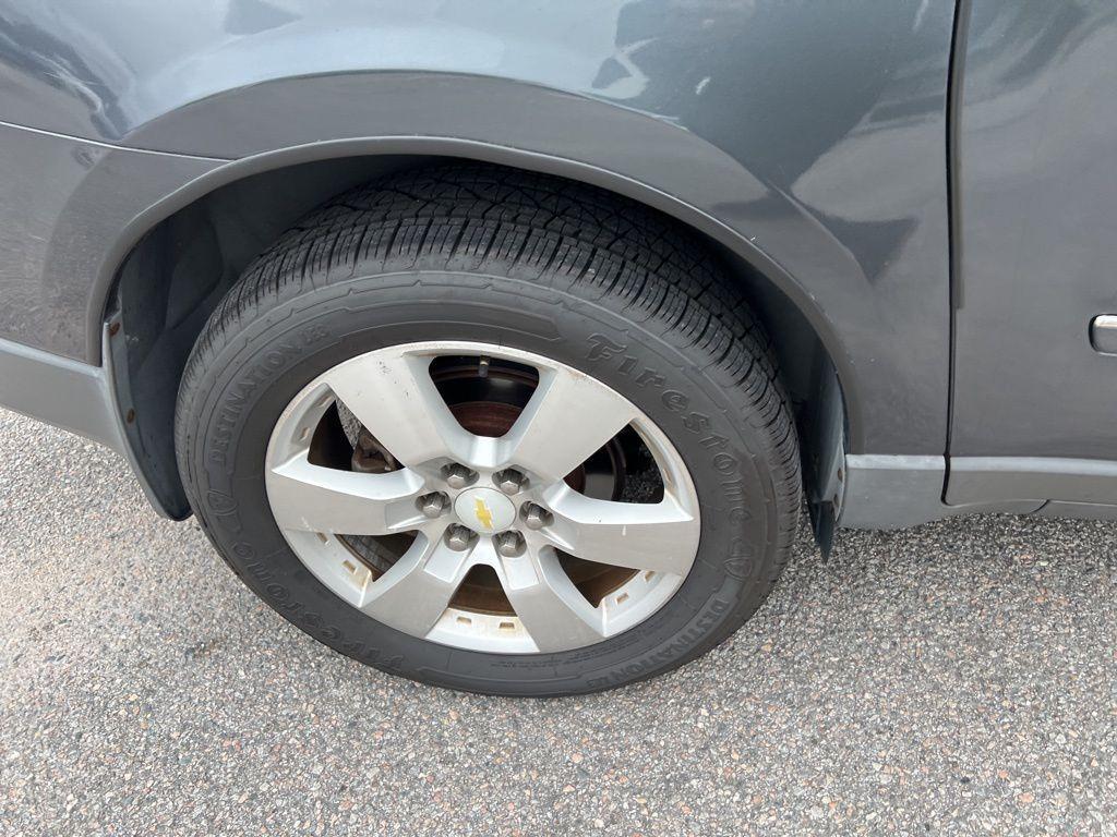 used 2009 Chevrolet Traverse car, priced at $6,000