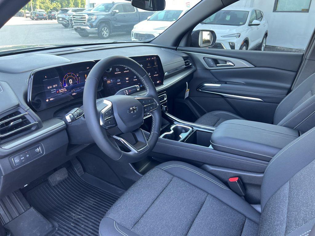 used 2025 Chevrolet Traverse car, priced at $40,588