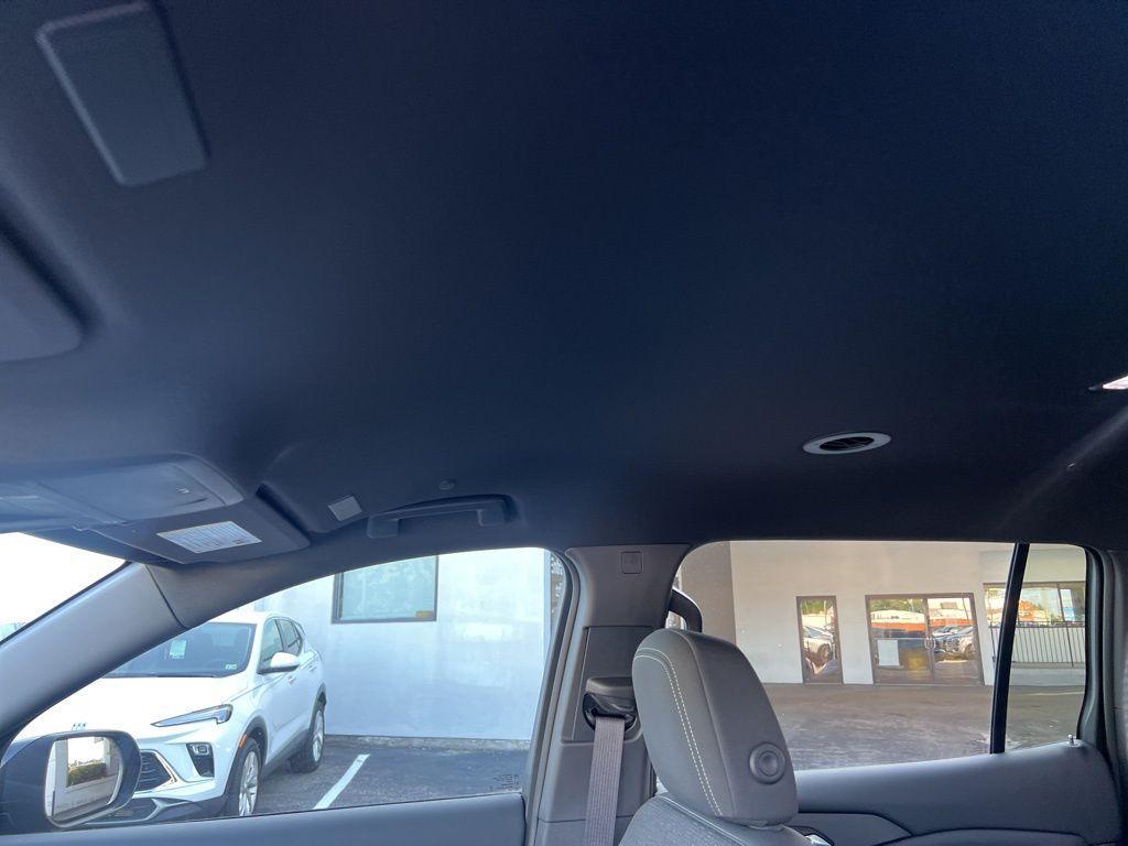 used 2025 Chevrolet Traverse car, priced at $40,588