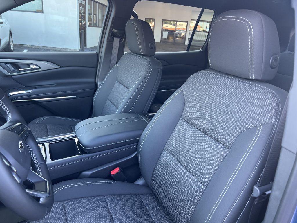 used 2025 Chevrolet Traverse car, priced at $40,588