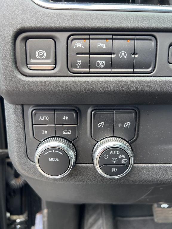 used 2024 GMC Yukon car, priced at $64,990