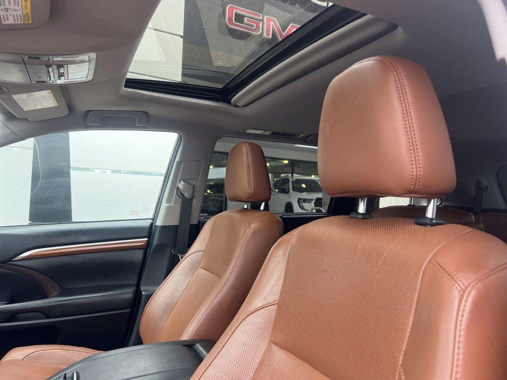 used 2019 Toyota Highlander car, priced at $24,581