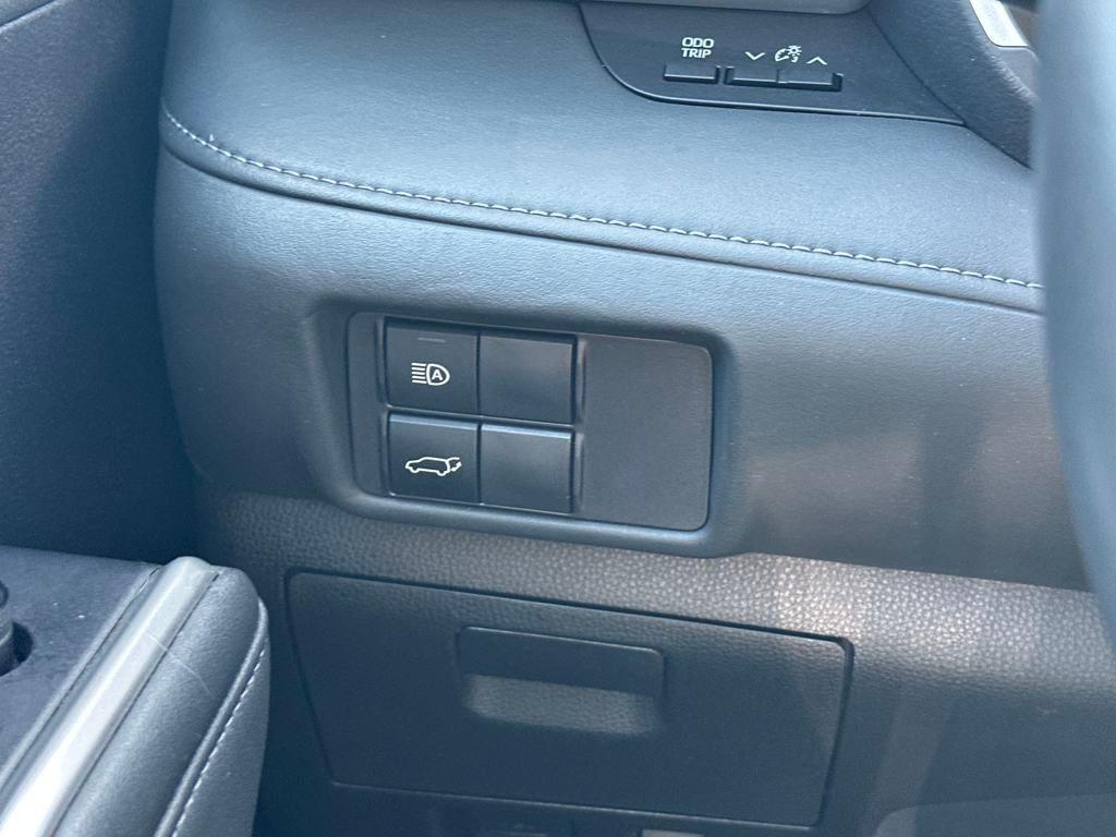 used 2022 Toyota Highlander car, priced at $39,925