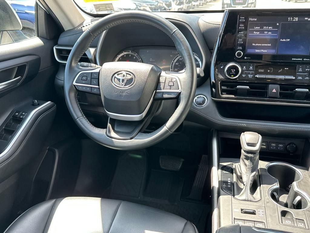 used 2022 Toyota Highlander car, priced at $34,995