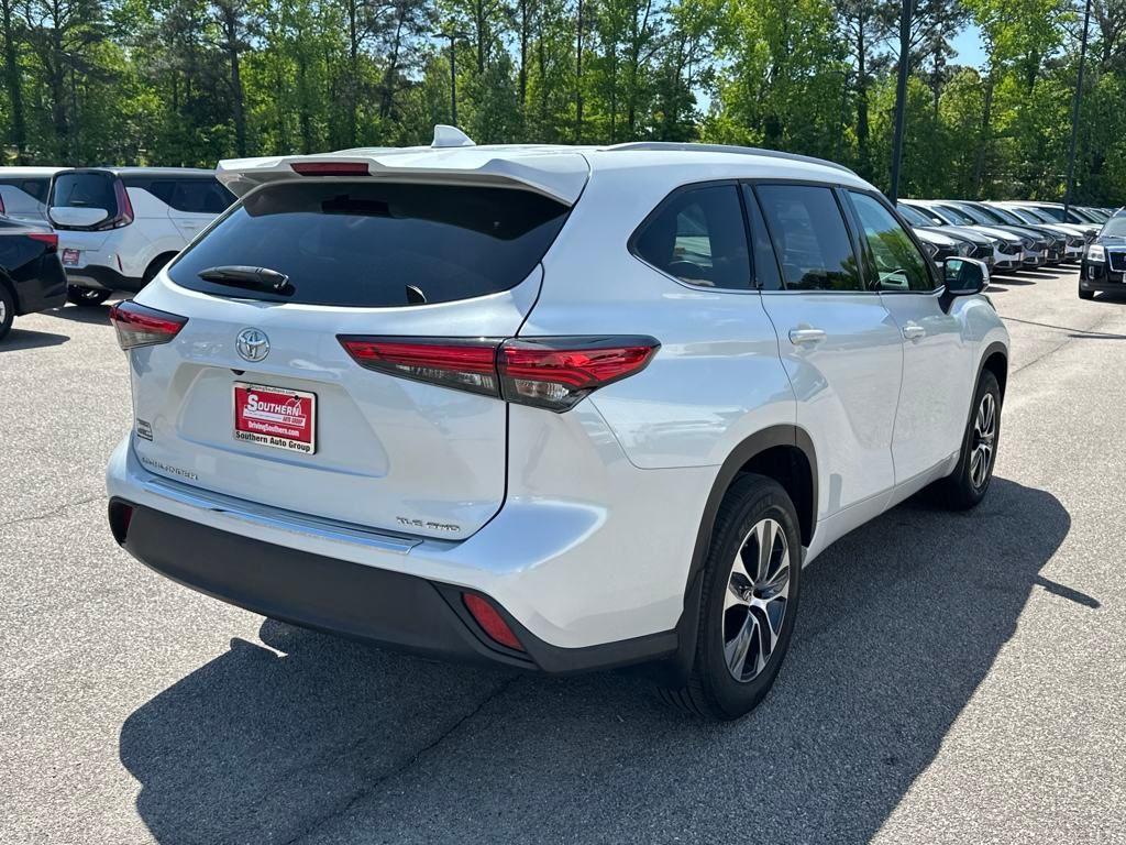 used 2022 Toyota Highlander car, priced at $39,925