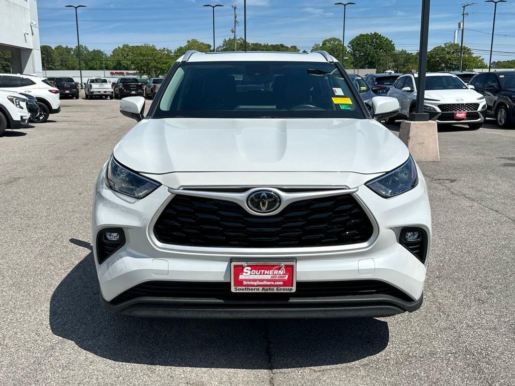 used 2022 Toyota Highlander car, priced at $39,925