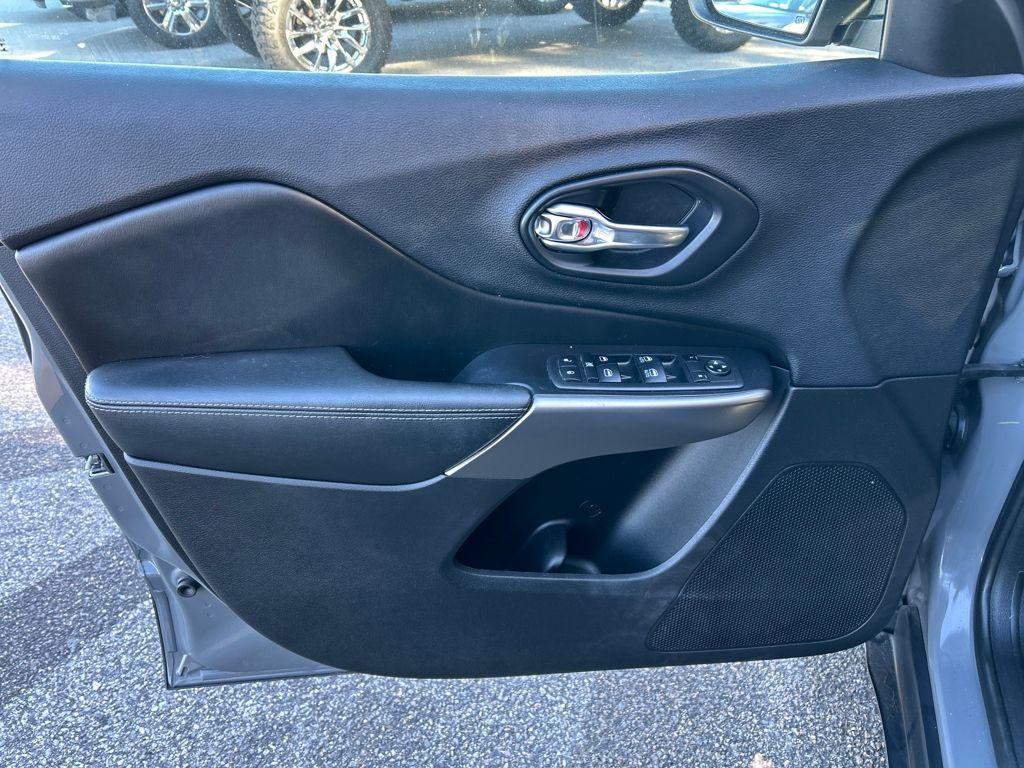 used 2019 Jeep Cherokee car, priced at $14,995