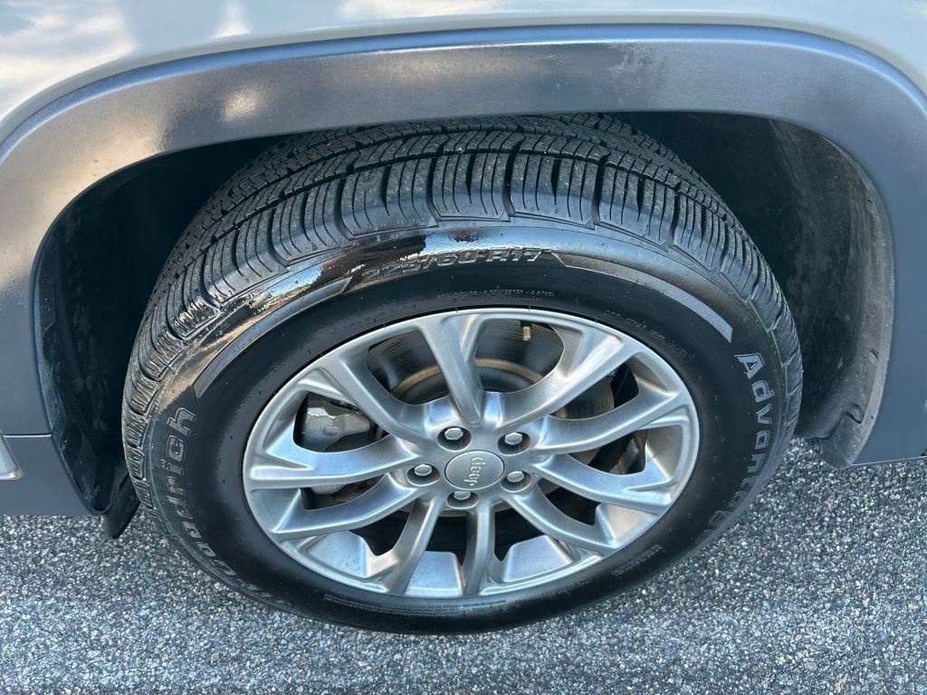 used 2019 Jeep Cherokee car, priced at $14,995