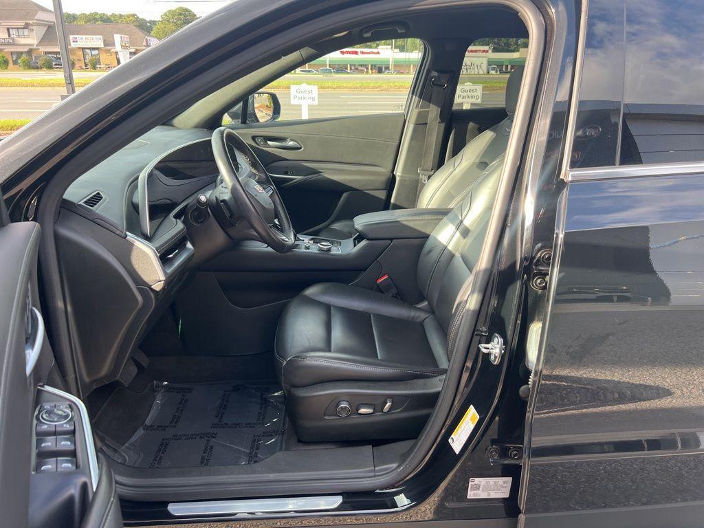 used 2024 Cadillac XT4 car, priced at $34,995
