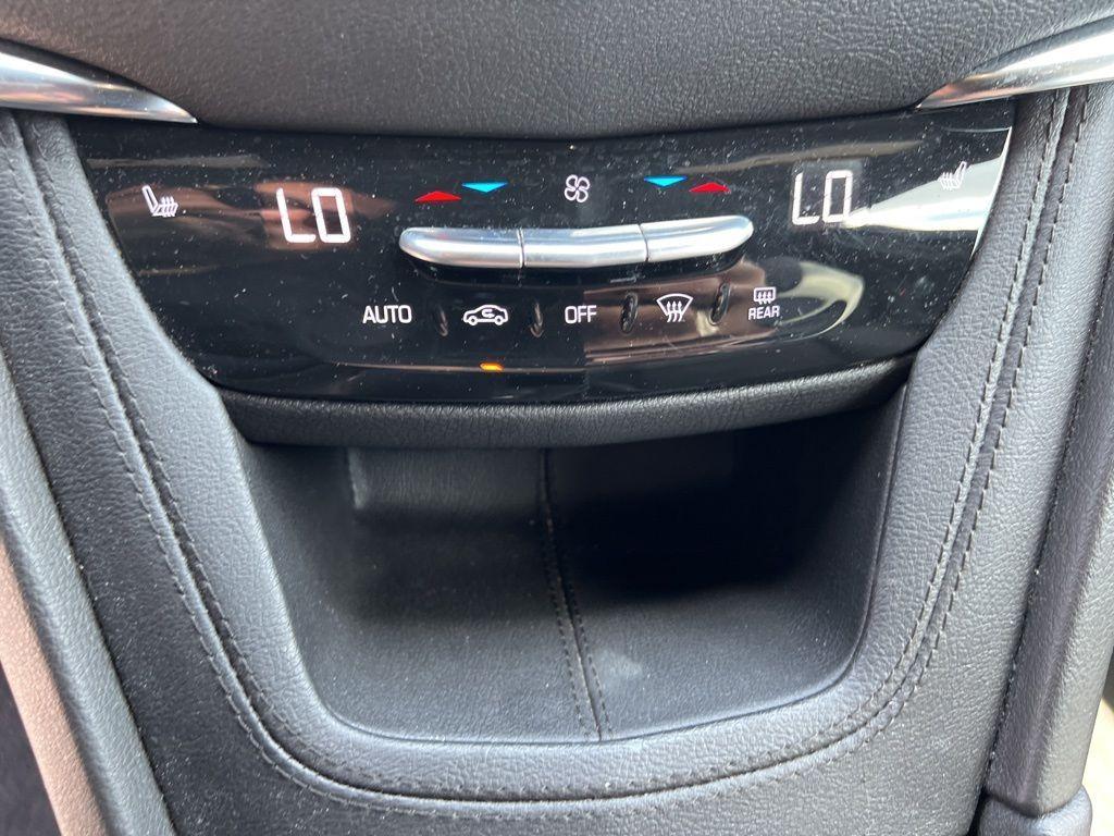 used 2022 Cadillac XT5 car, priced at $29,900