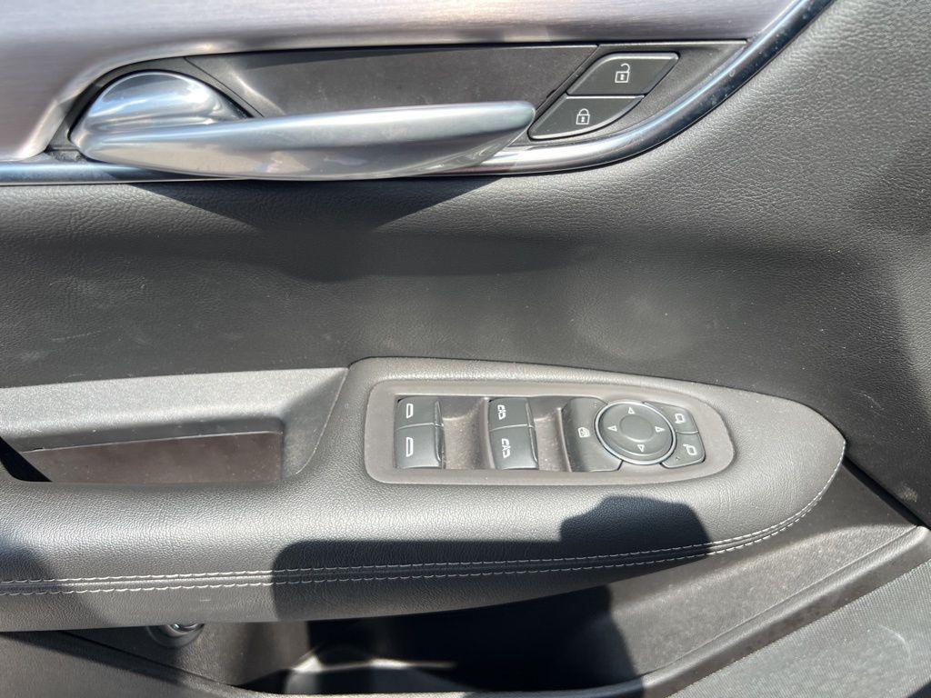used 2022 Cadillac XT5 car, priced at $29,900
