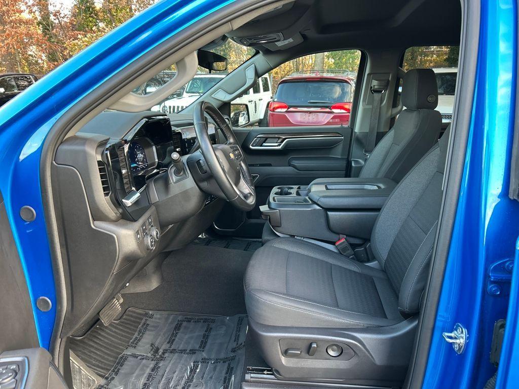 used 2025 Chevrolet Silverado 1500 car, priced at $40,995