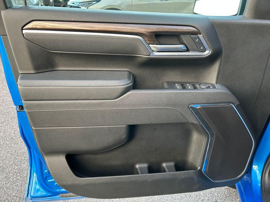 used 2025 Chevrolet Silverado 1500 car, priced at $40,995