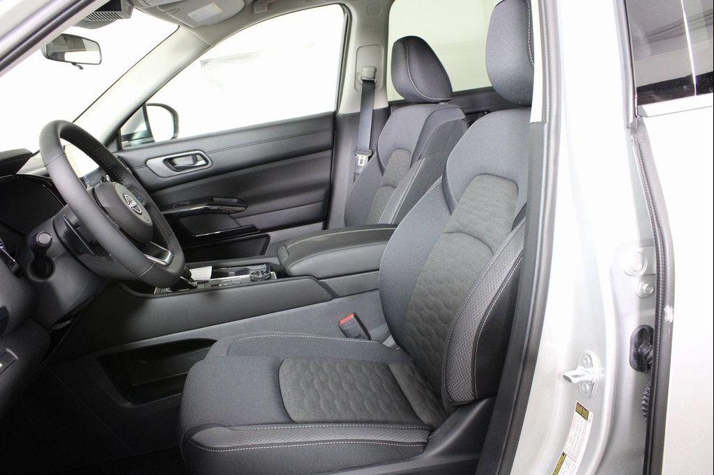 new 2025 Nissan Pathfinder car, priced at $41,552