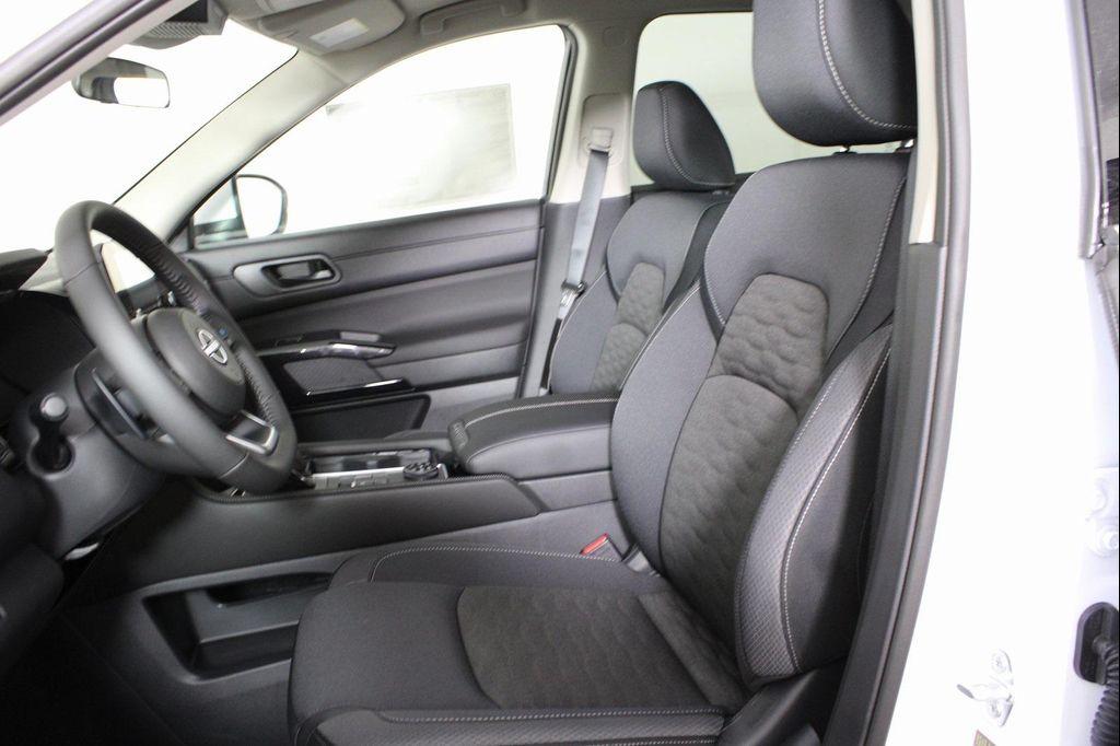 new 2025 Nissan Pathfinder car, priced at $40,171