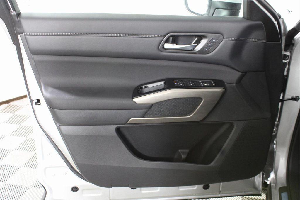 new 2025 Nissan Pathfinder car, priced at $48,722