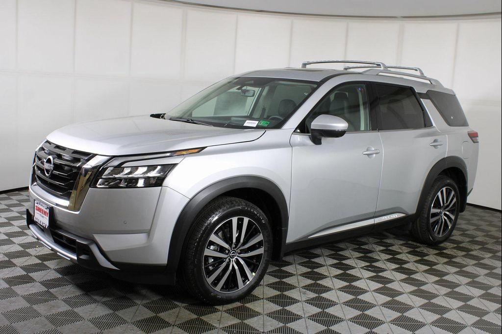 new 2025 Nissan Pathfinder car, priced at $48,722