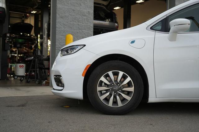 used 2022 Chrysler Pacifica Hybrid car, priced at $25,801