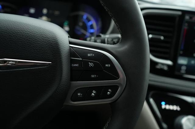 used 2022 Chrysler Pacifica Hybrid car, priced at $25,801