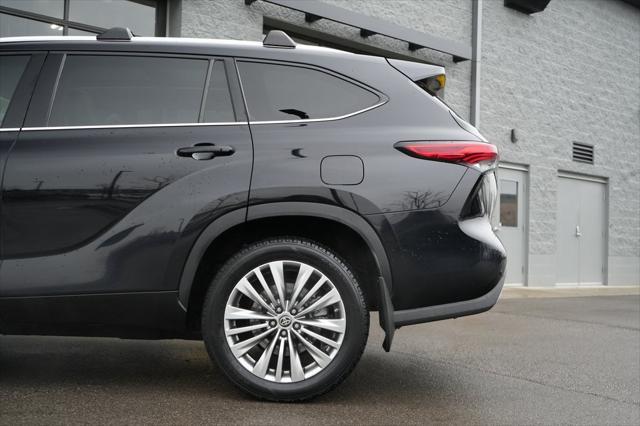 used 2021 Toyota Highlander car, priced at $33,500