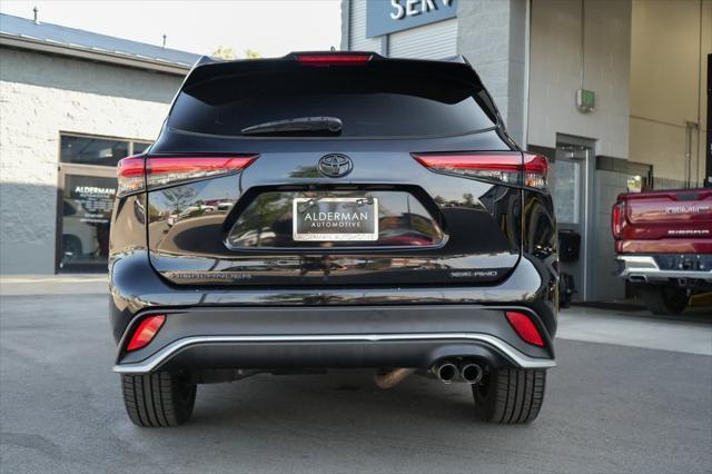 used 2022 Toyota Highlander car, priced at $35,588